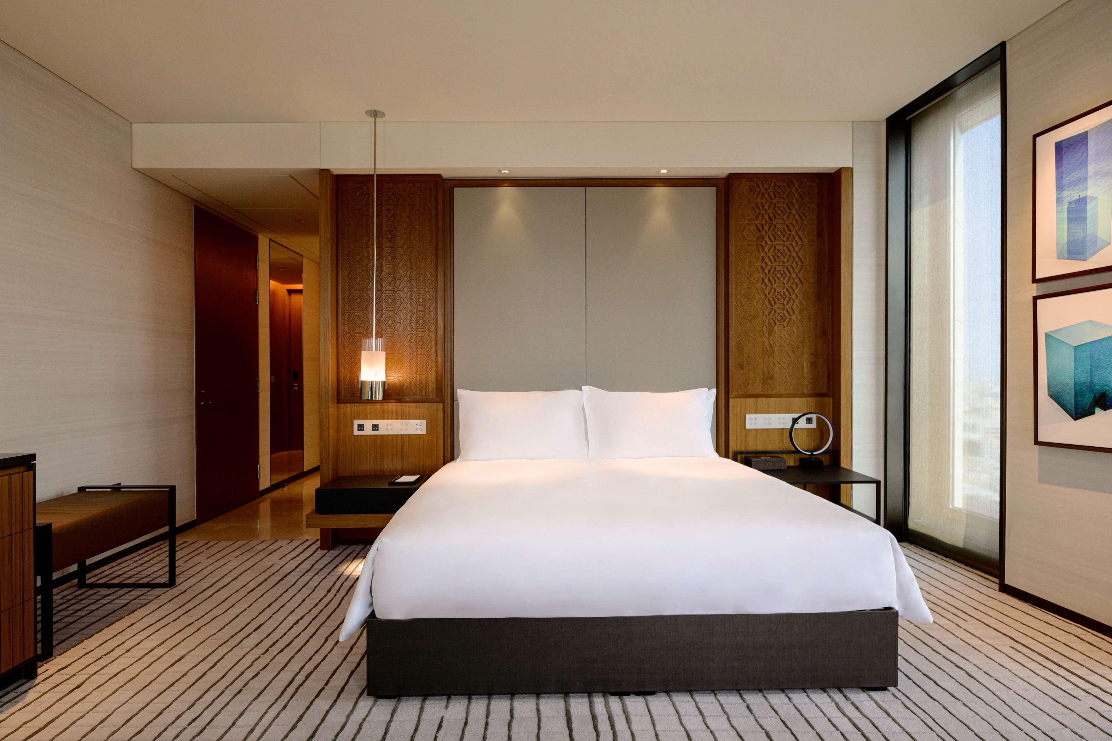 Park Hyatt Doha Hotel Ngoại thất bức ảnh A bedroom at the hotel