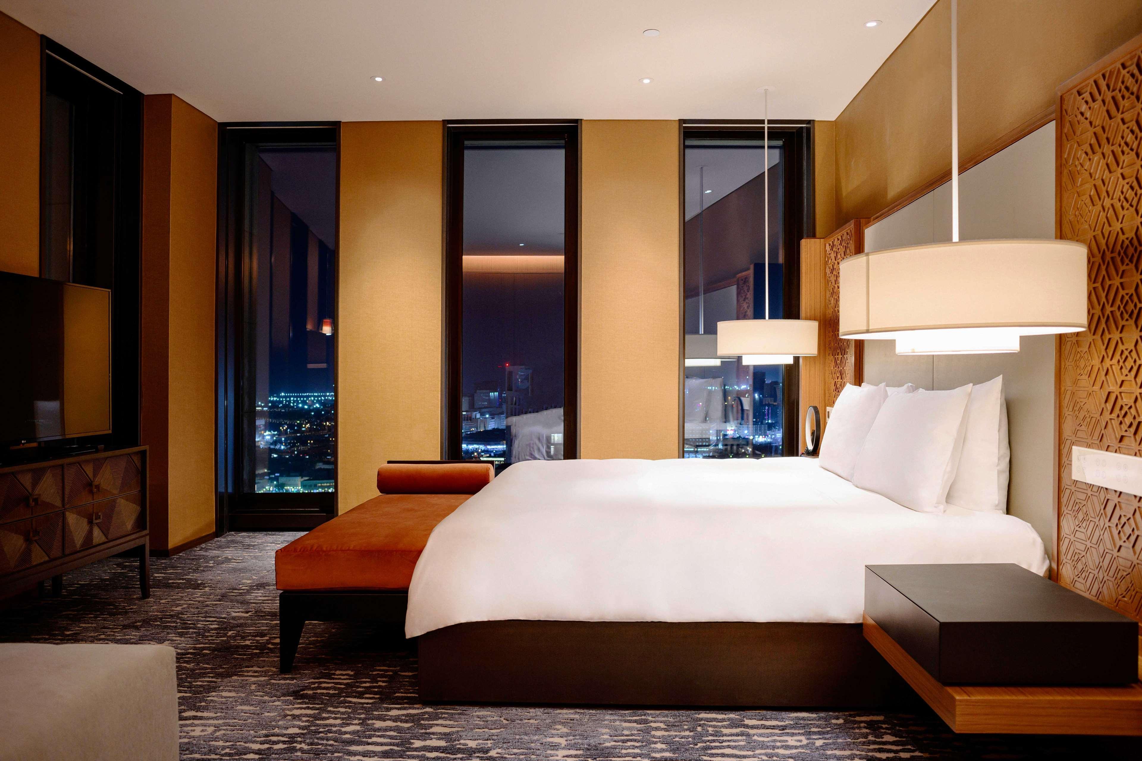 Park Hyatt Doha Hotel Ngoại thất bức ảnh A bedroom at the hotel