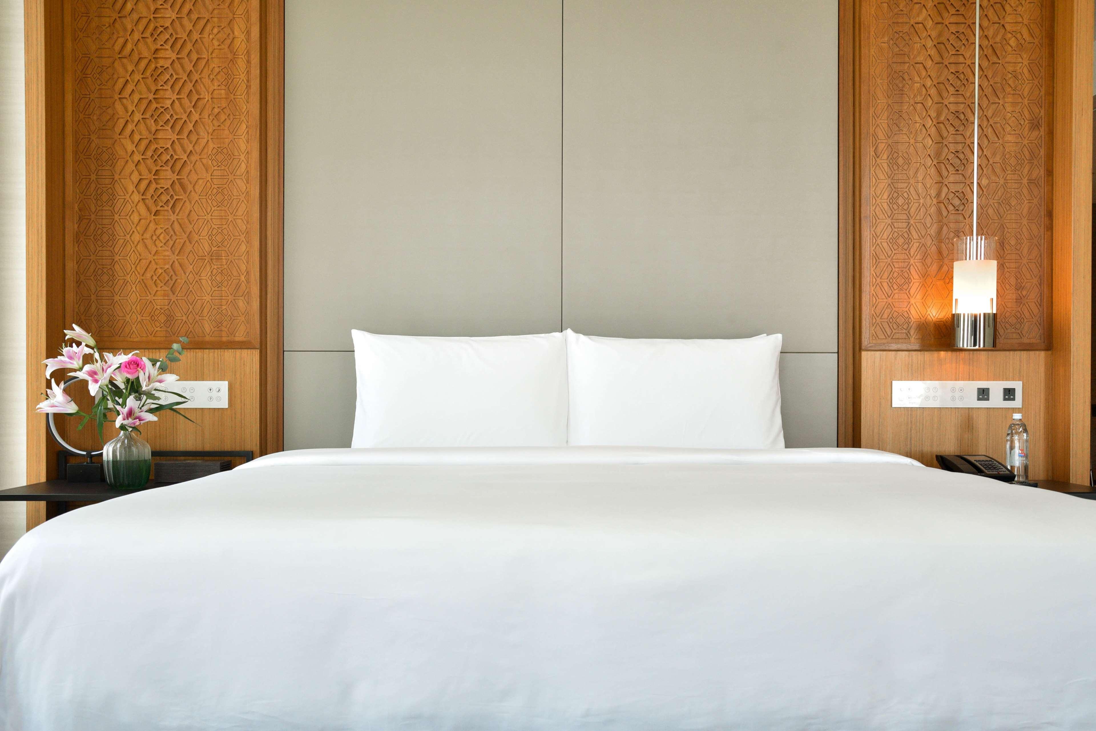 Park Hyatt Doha Hotel Ngoại thất bức ảnh A bed