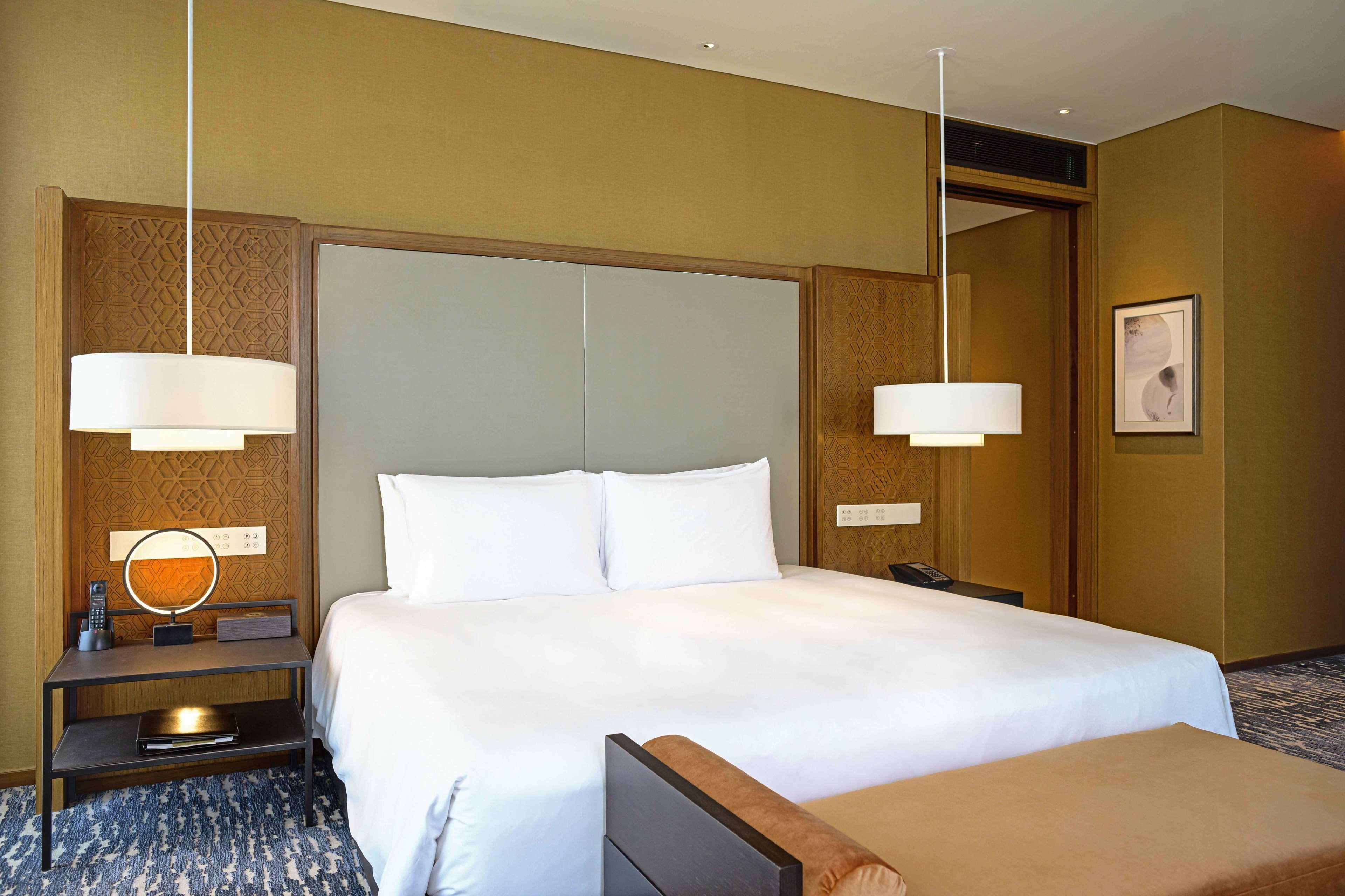 Park Hyatt Doha Hotel Ngoại thất bức ảnh A bedroom at the hotel