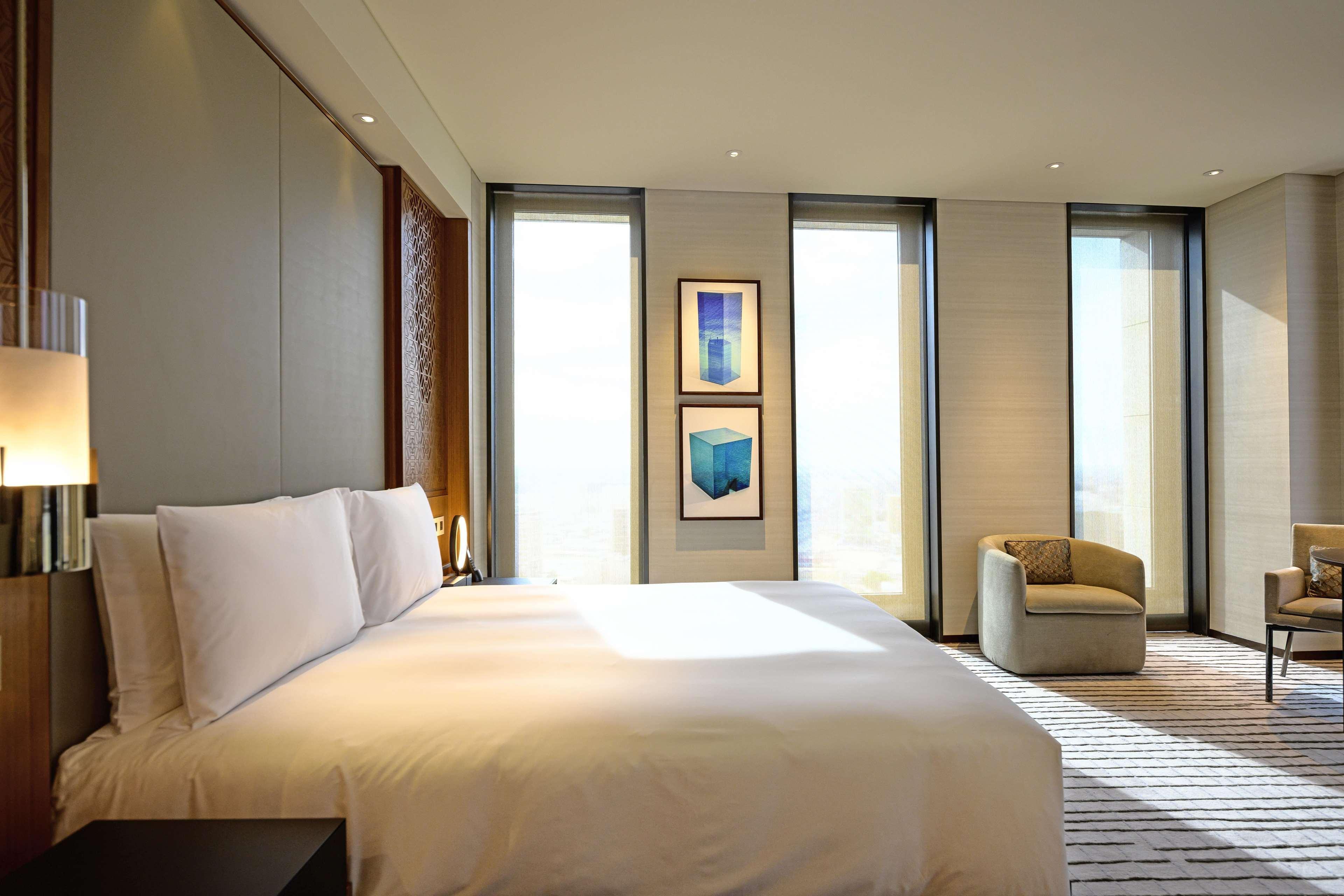 Park Hyatt Doha Hotel Ngoại thất bức ảnh A bedroom at the hotel