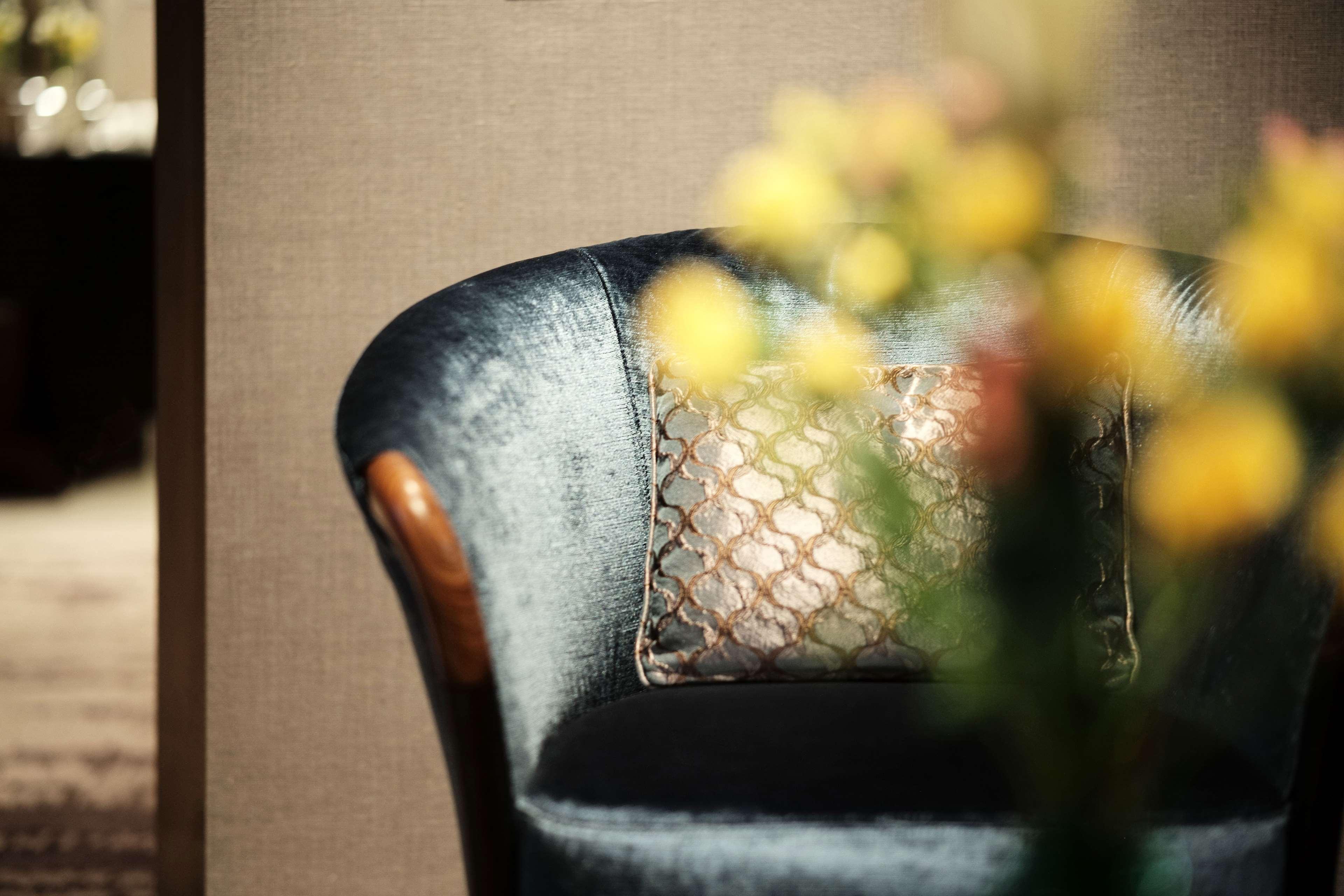 Park Hyatt Doha Hotel Ngoại thất bức ảnh Detail of a chair